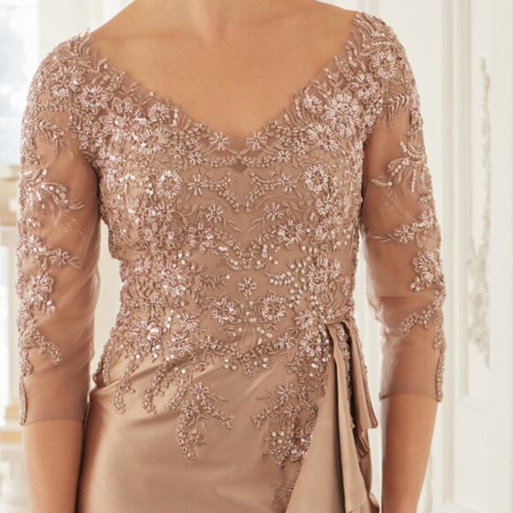 Formal dress.Mother of the bride evening party wedding guest silver fitted gown - Picture 2 of 8